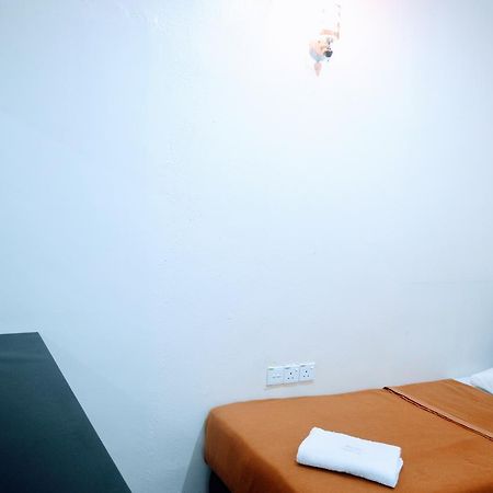 Gest Inn Hotel Kota Tinggi Esterno foto
