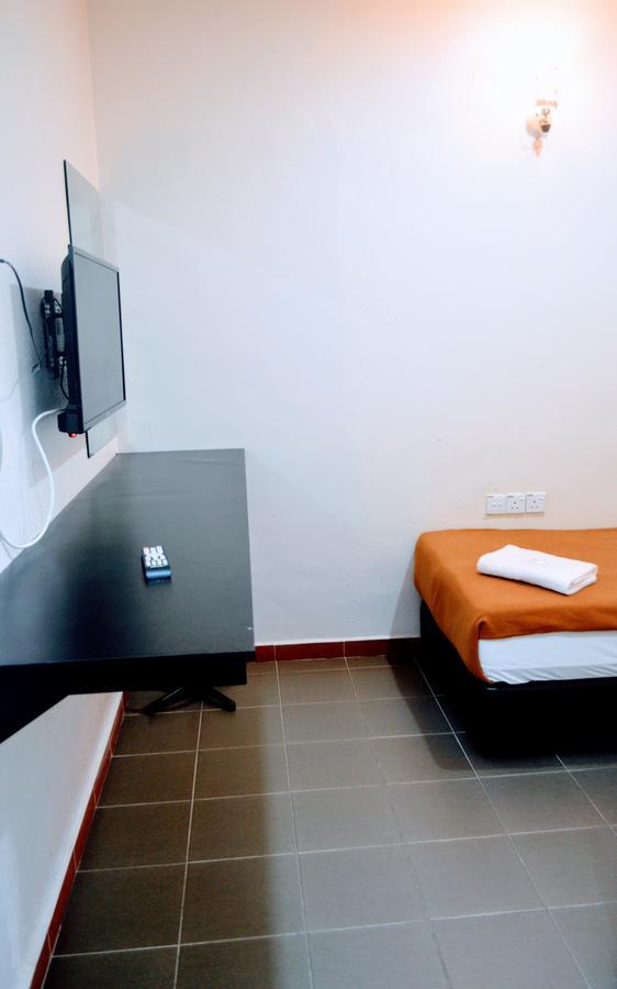 Gest Inn Hotel Kota Tinggi Esterno foto
