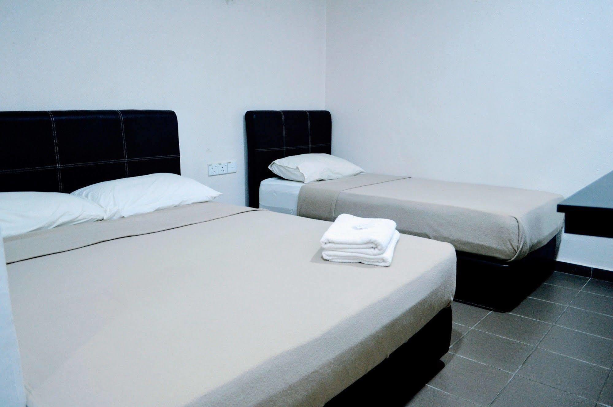 Gest Inn Hotel Kota Tinggi Esterno foto